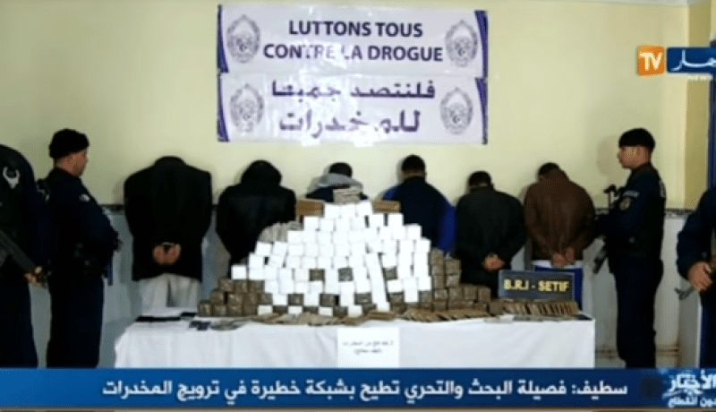 بالفيديو.. حجز 66 كغ من الكيف بسطيف